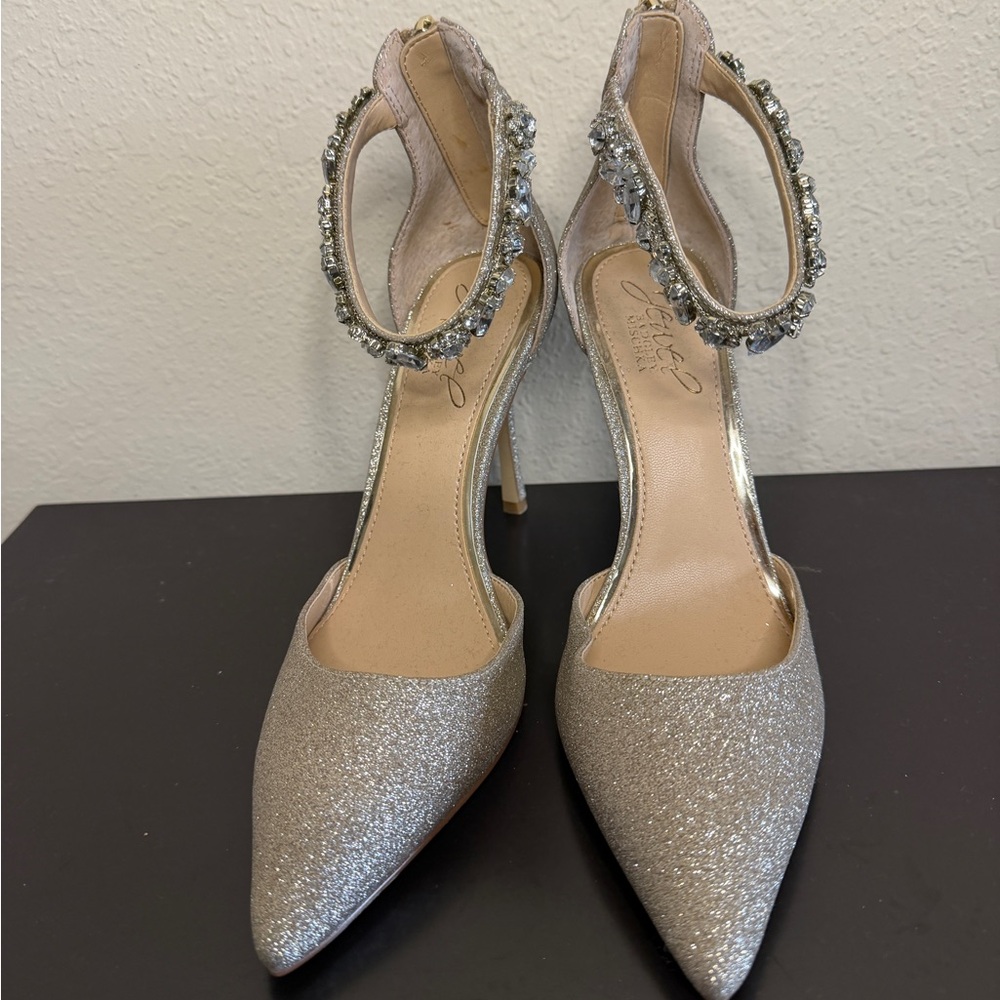 NWOT Jewel Badgley Mischka Gold Micro Glitter Heels Size 6